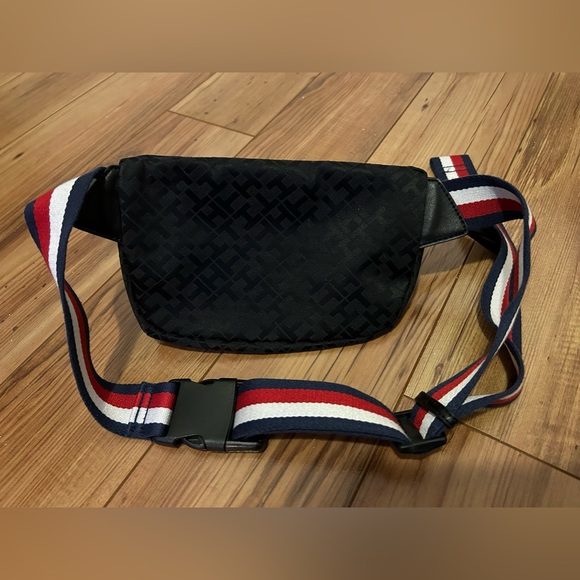 Tommy Hilfiger Fanny pack - Picture 2 of 2